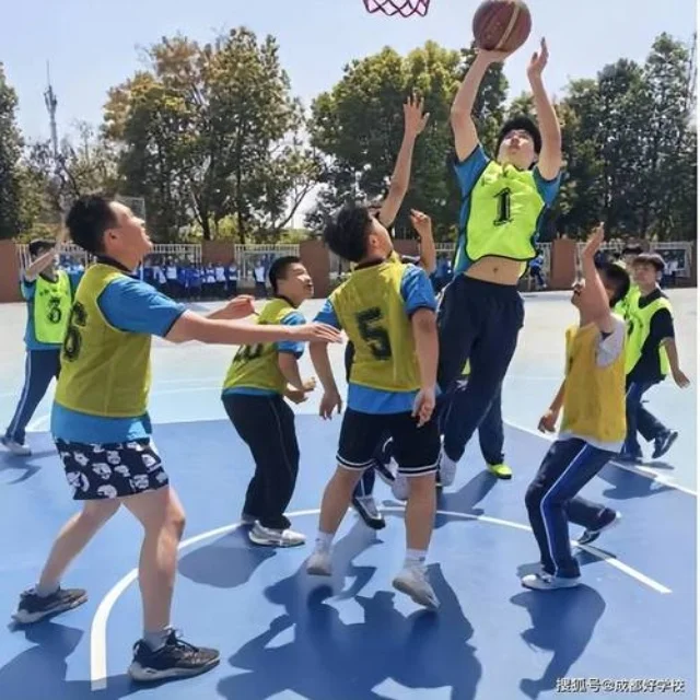 詹姆斯轮休安排引发体育圈热议